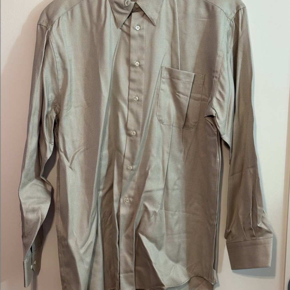 Elegant Men's Gray Dress Shirt